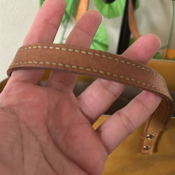 LOUIS VUITTON Monogram Vernis Reade MM Hand Bag Yellow Patent Leather - Picture 11 of 13